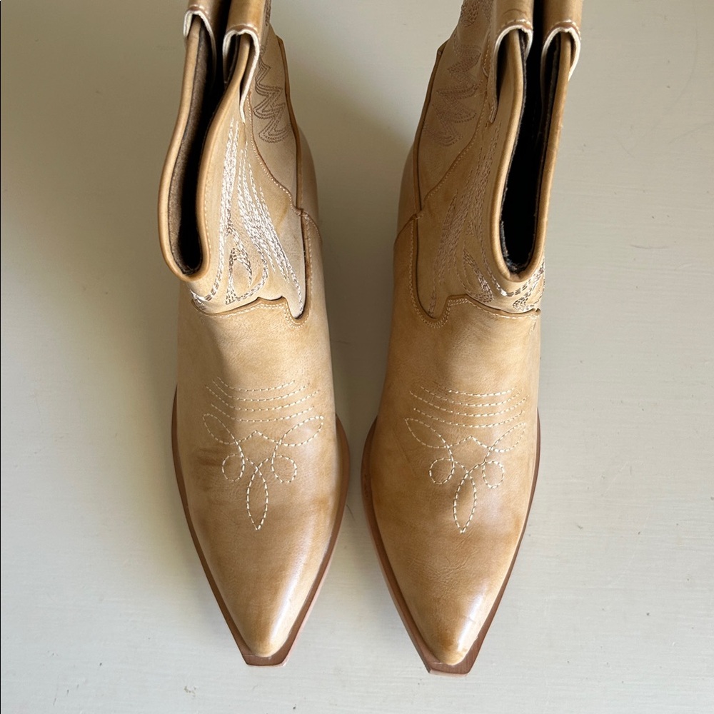 Women's Tan Western Ankle Boots - Stylish Pointed Toe - Picture 3 of 8